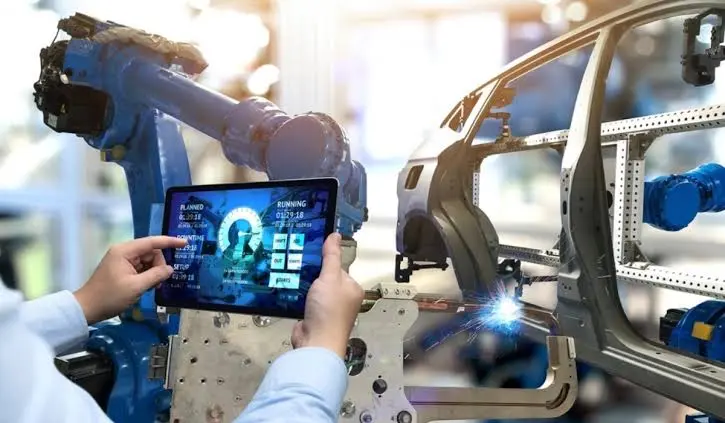Planta de manufactura automatizada con robótica industrial